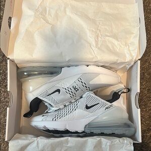 Nike Womens 270 - White and Black Sneakers with Air Max Cushioning